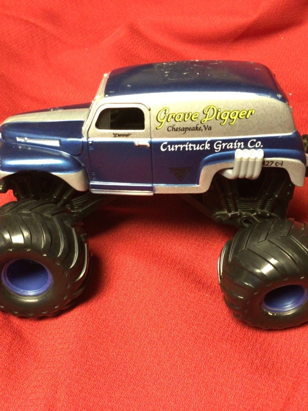 Gravedigger monster jam Hot Wheels truck